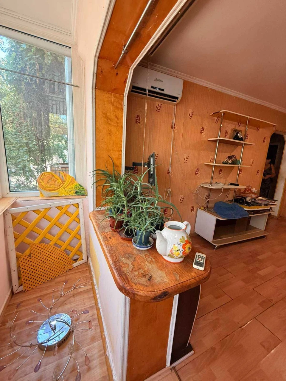 Продам 2 комнатную на Мира на низком этаже