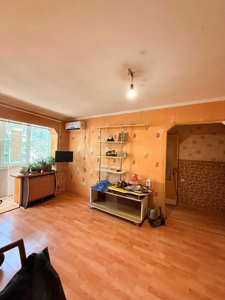 Продам 2 комнатную на Мира на низком этаже