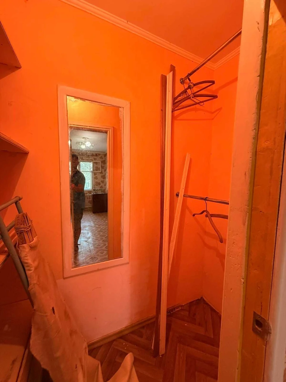 Продам 2 комнатную на Мира на низком этаже