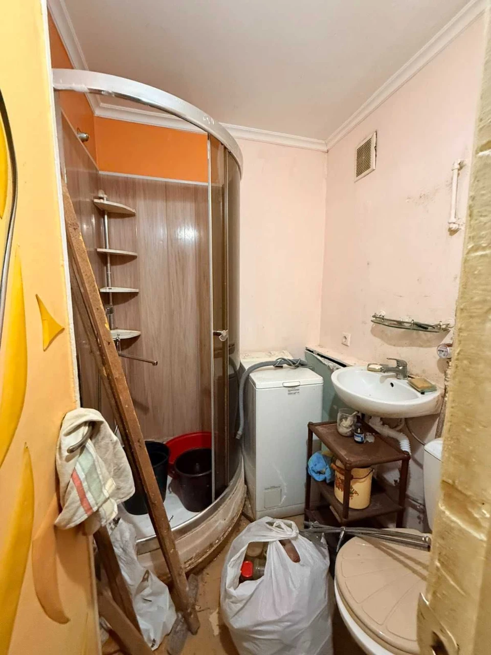 Продам 2 комнатную на Мира на низком этаже