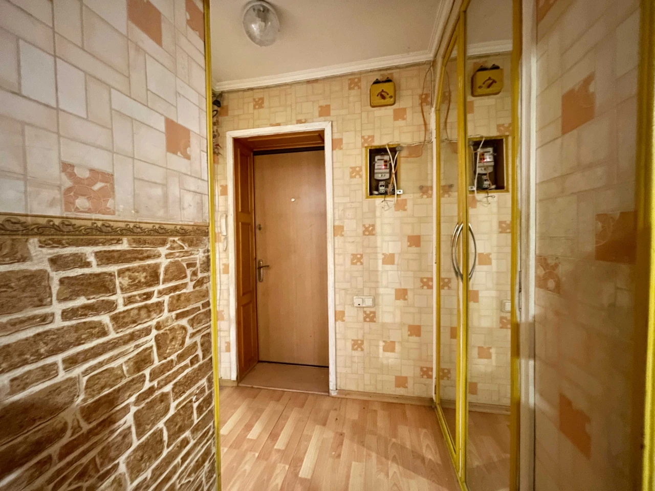 Продаж 2к.кв. в тихому районі, біля центра, до моря 10 хвили