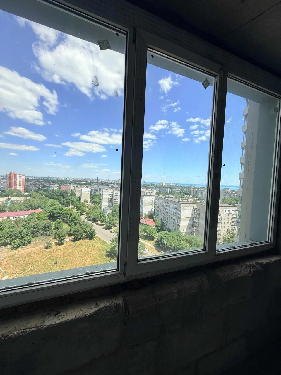 Пропонується простора 3-кімнатна квартира площею 107 м²