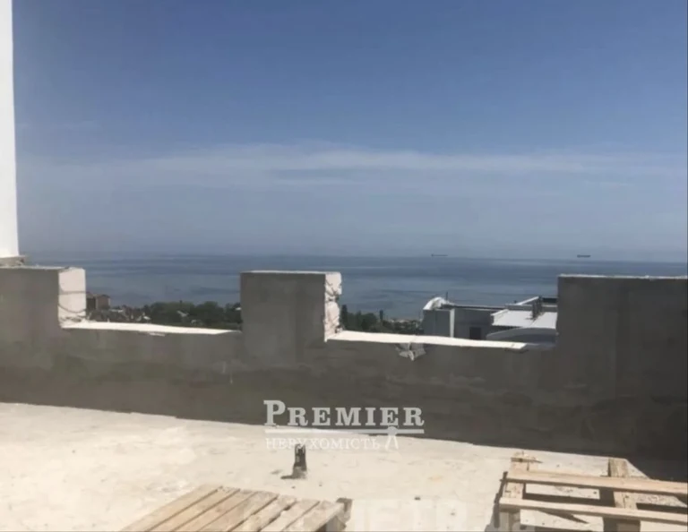 3-кімнатний пентхаус з терасою та видом на море в новому буд