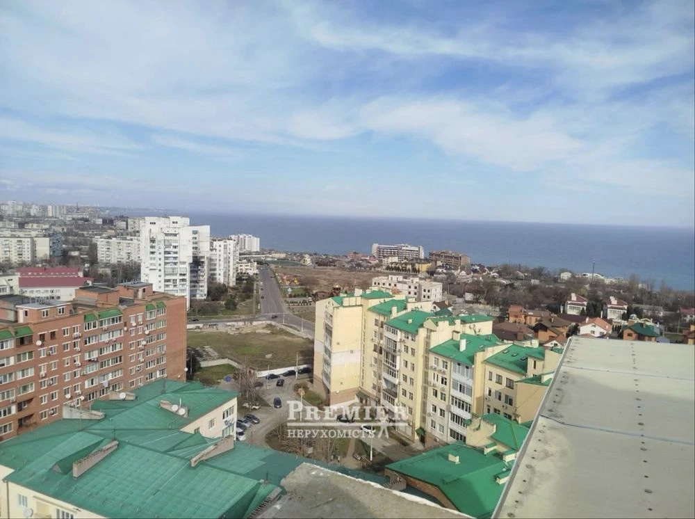 3-кімнатний пентхаус з терасою та видом на море в новому буд