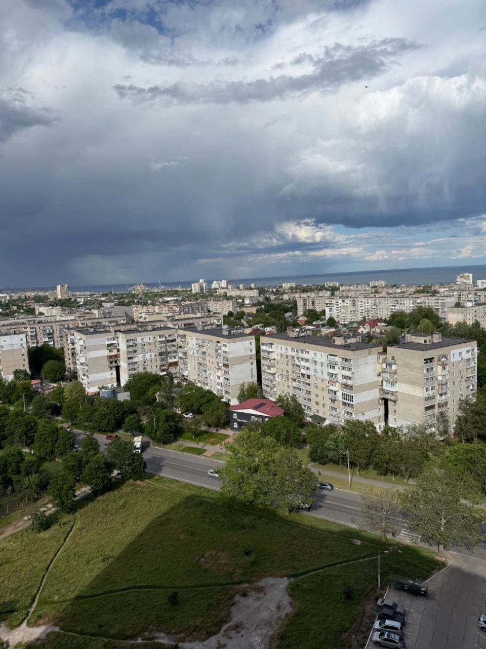 Простора квартира з панорамою моря