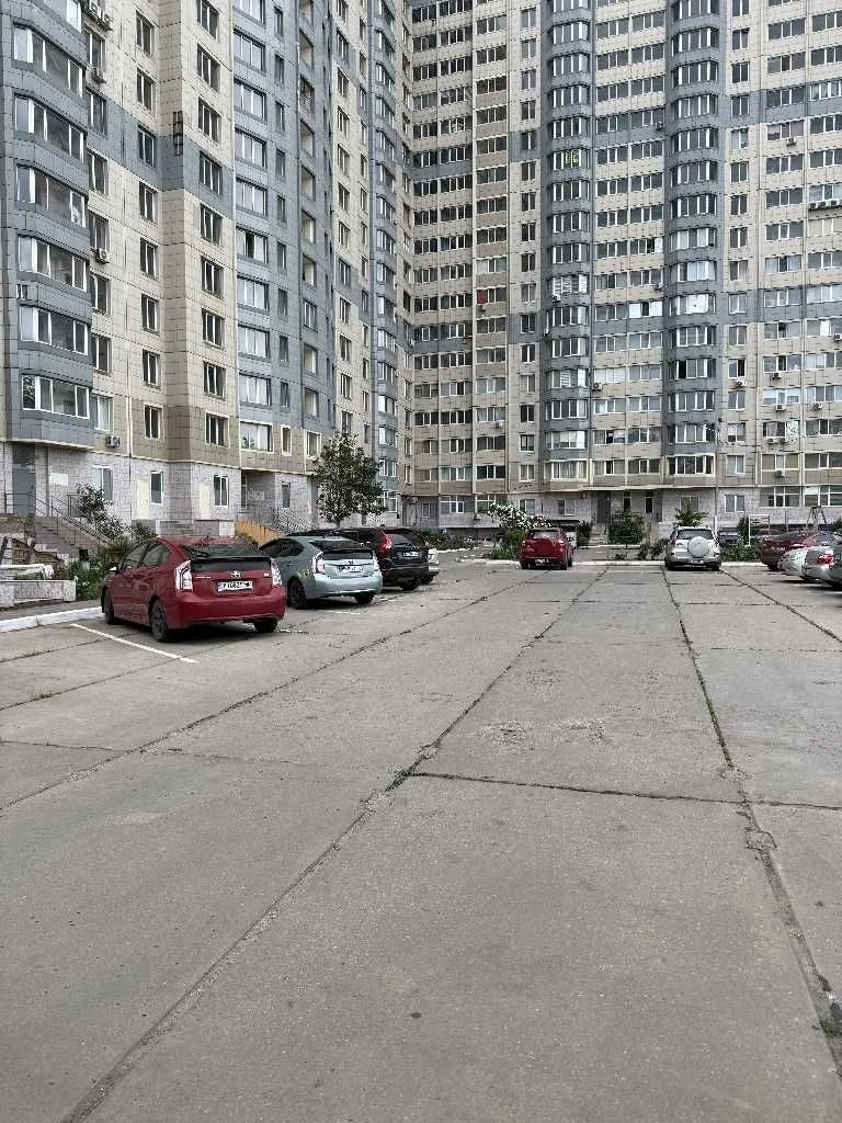 Простора квартира з панорамою моря