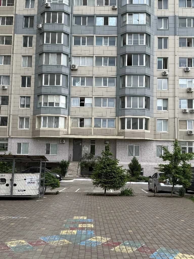 Простора квартира з панорамою моря