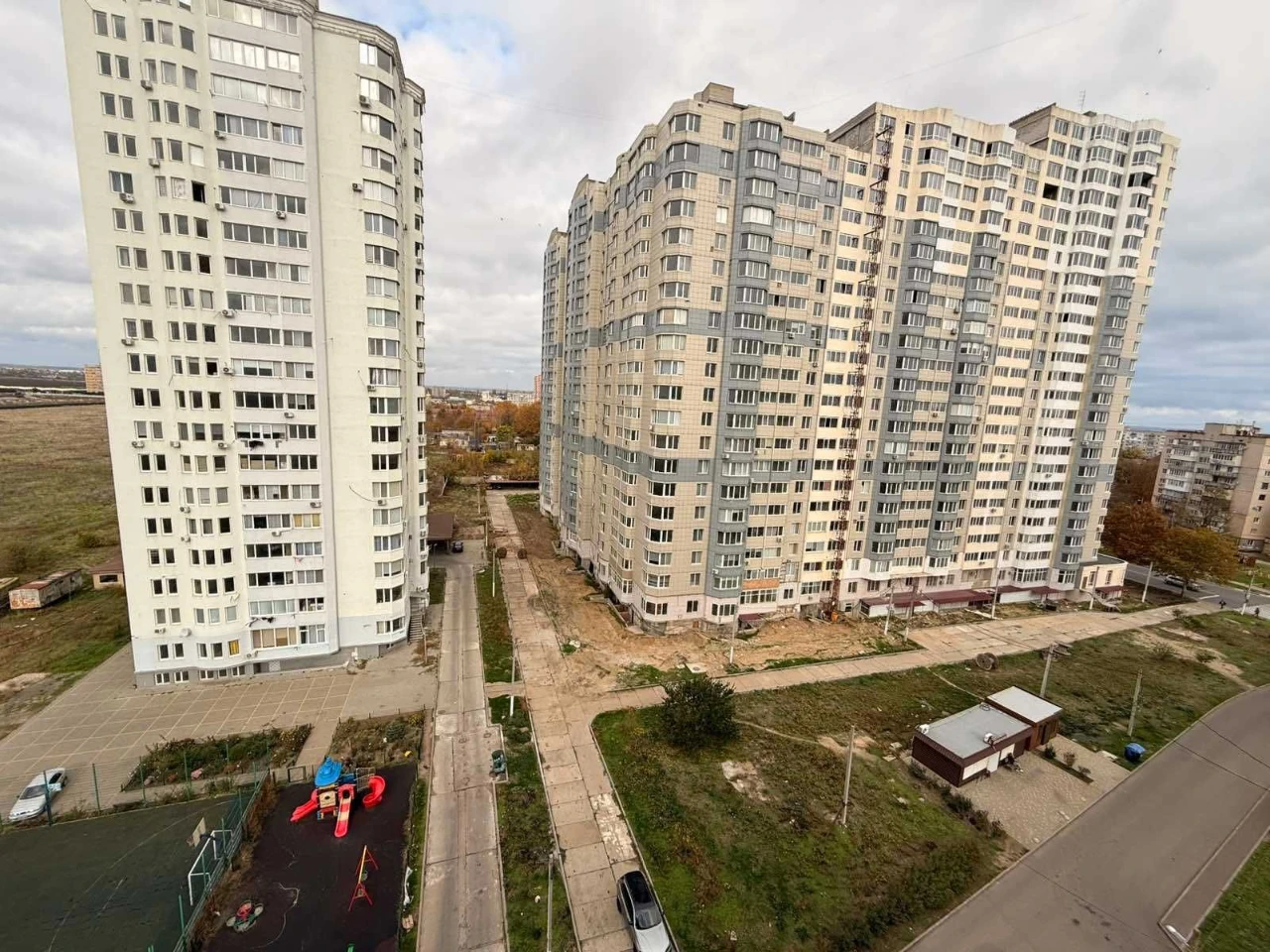 Поступила в продажу просторная 2 комнатная в новострое с рем