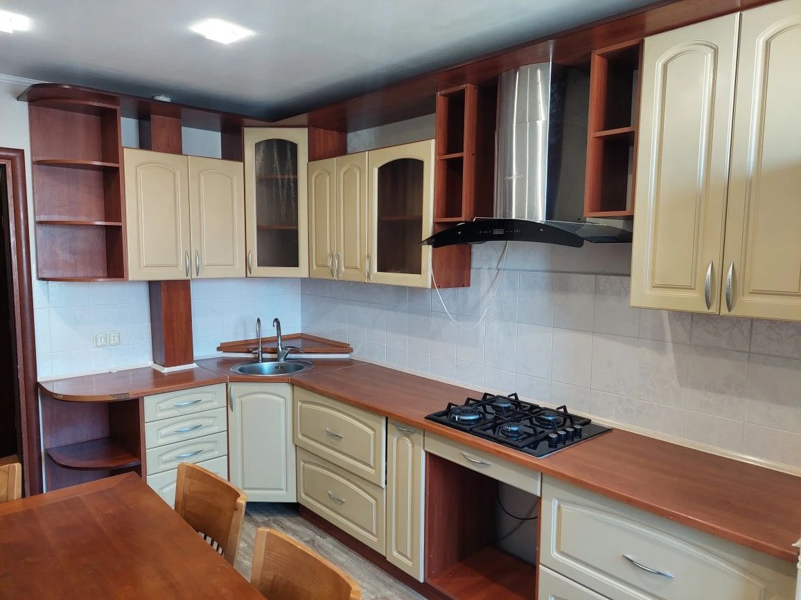 Продам 4х комнатную квартиру в Черноморске с видом на Черном