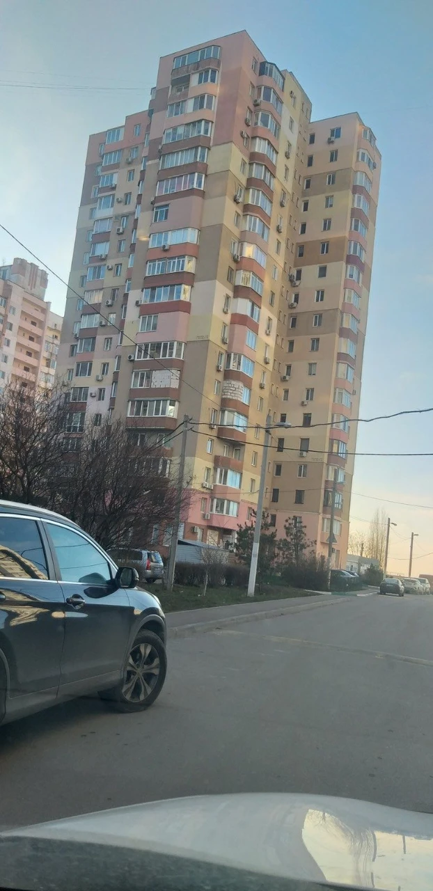 Современная квартира большой площалью для молодй семьи.