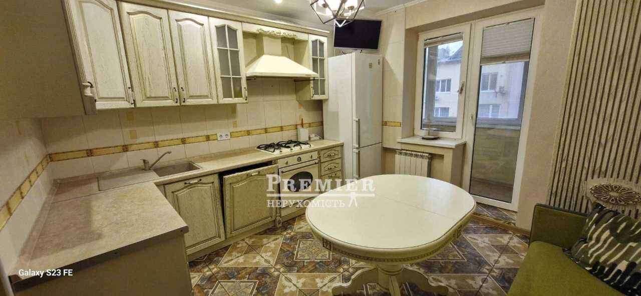 У продажу 3 кімн. простора квартира