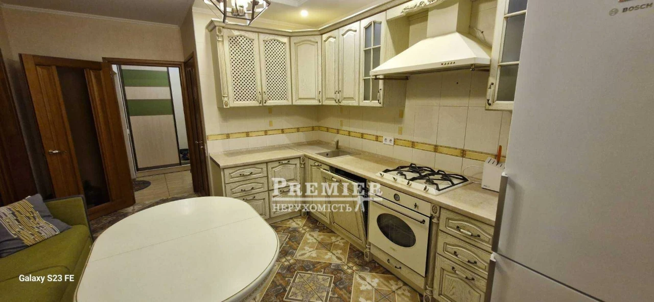 У продажу 3 кімн. простора квартира