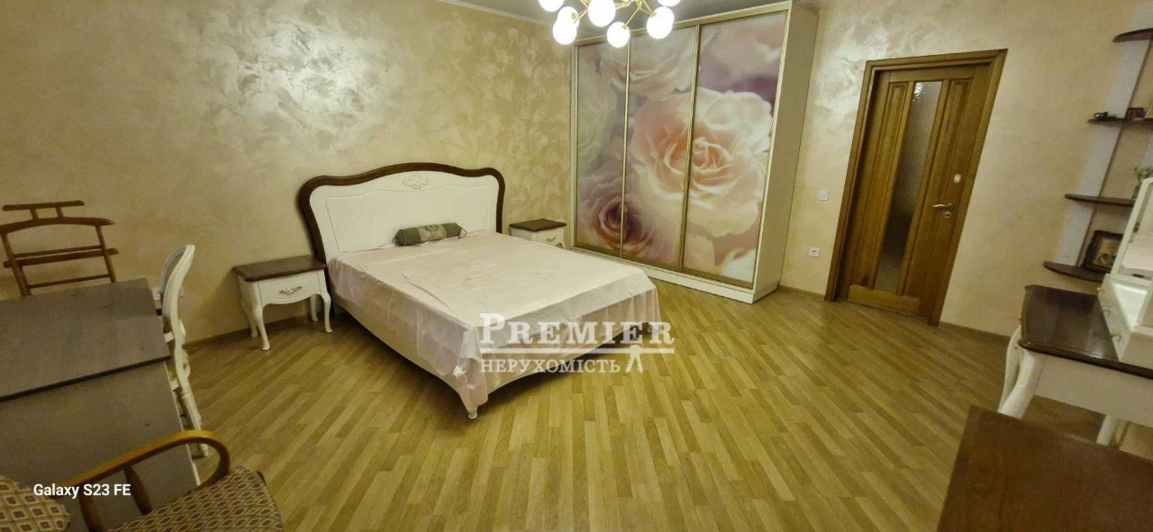 У продажу 3 кімн. простора квартира