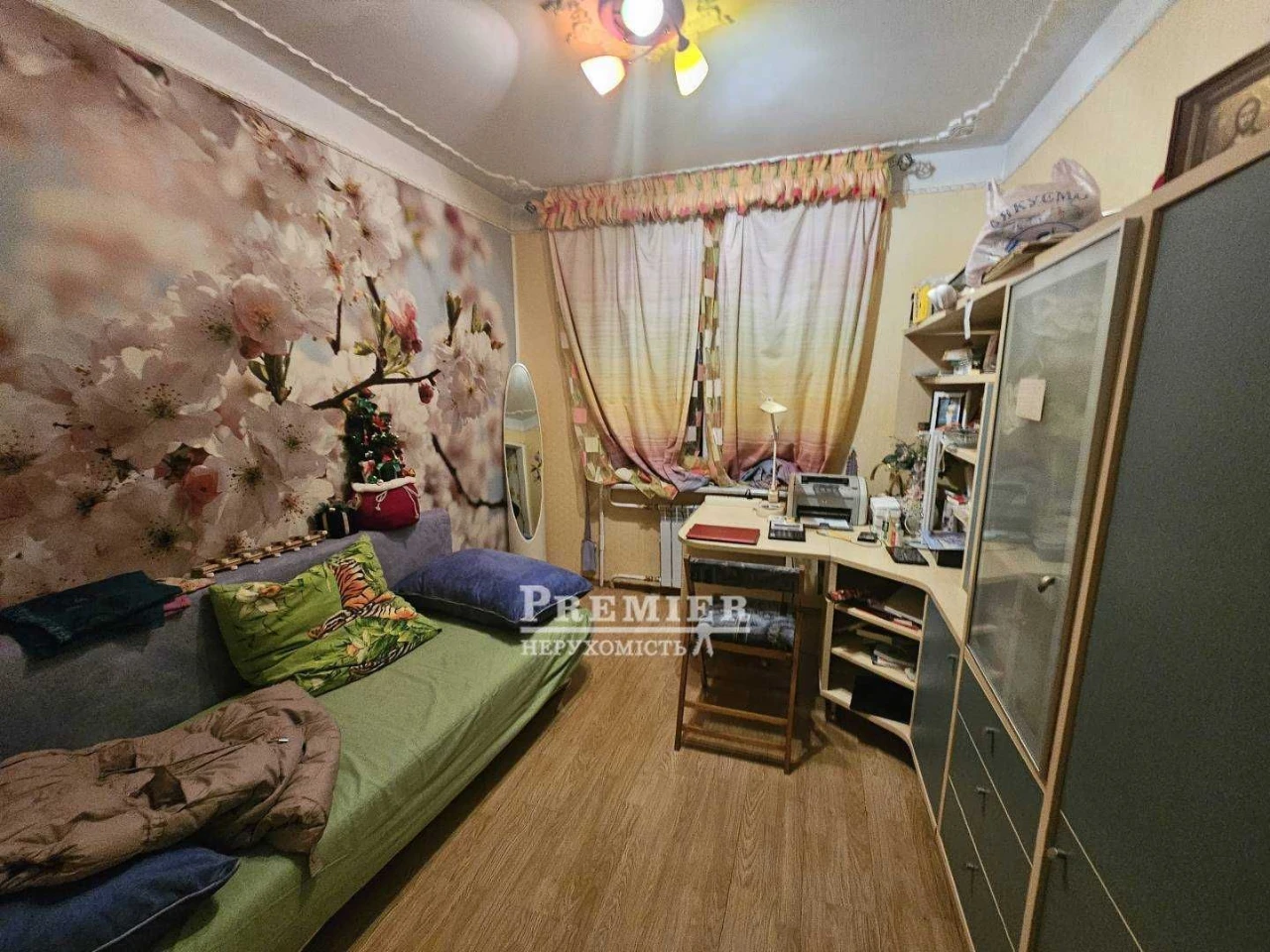 Продаж 4 кімн. квартири в цегляному будинку