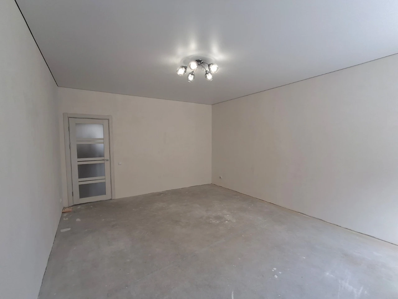 For Sale: Apartment in a prestigious area.