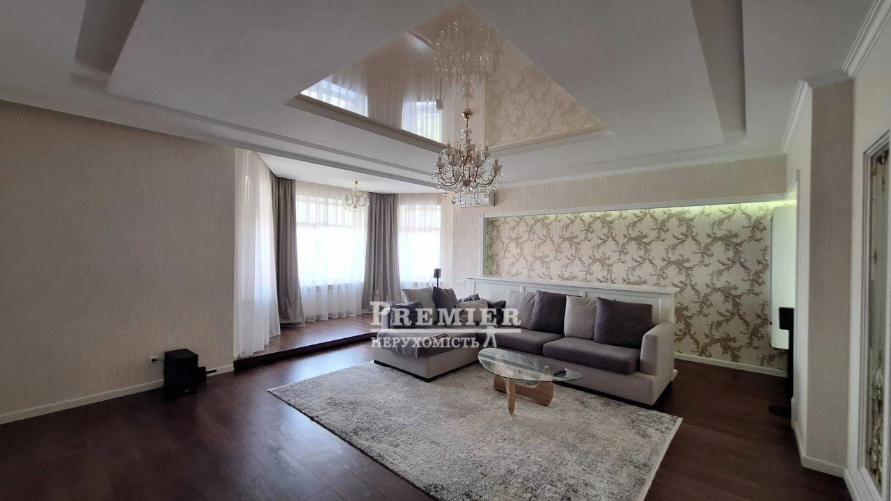 Продаж 3 кімн. з дизайнерським ремонтом