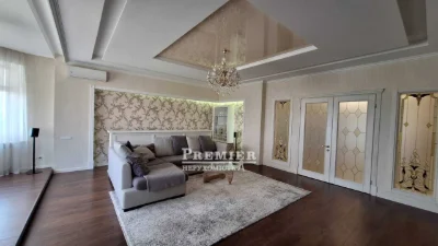 Продаж 3 кімн. з дизайнерським ремонтом