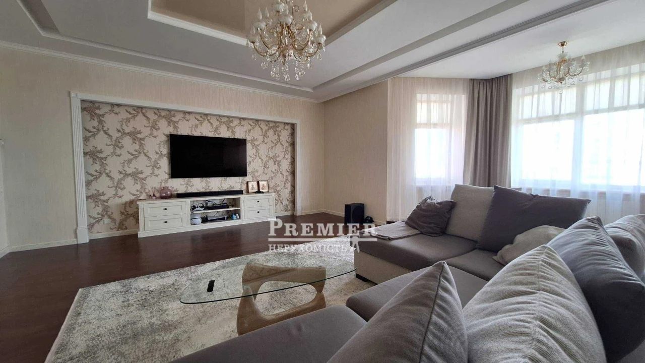 Продаж 3 кімн. з дизайнерським ремонтом