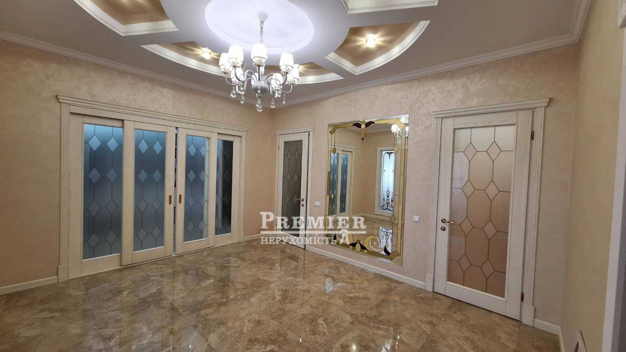 Продаж 3 кімн. з дизайнерським ремонтом