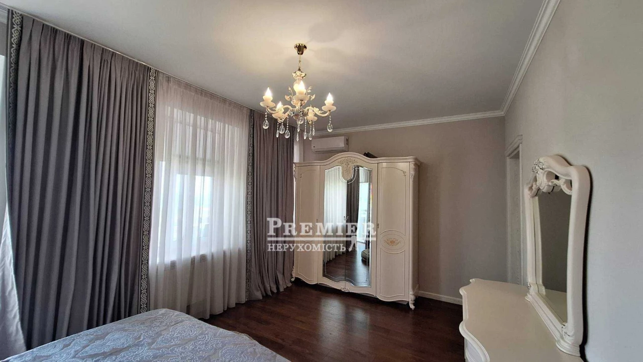 Продаж 3 кімн. з дизайнерським ремонтом