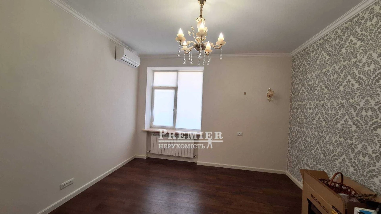 Продаж 3 кімн. з дизайнерським ремонтом