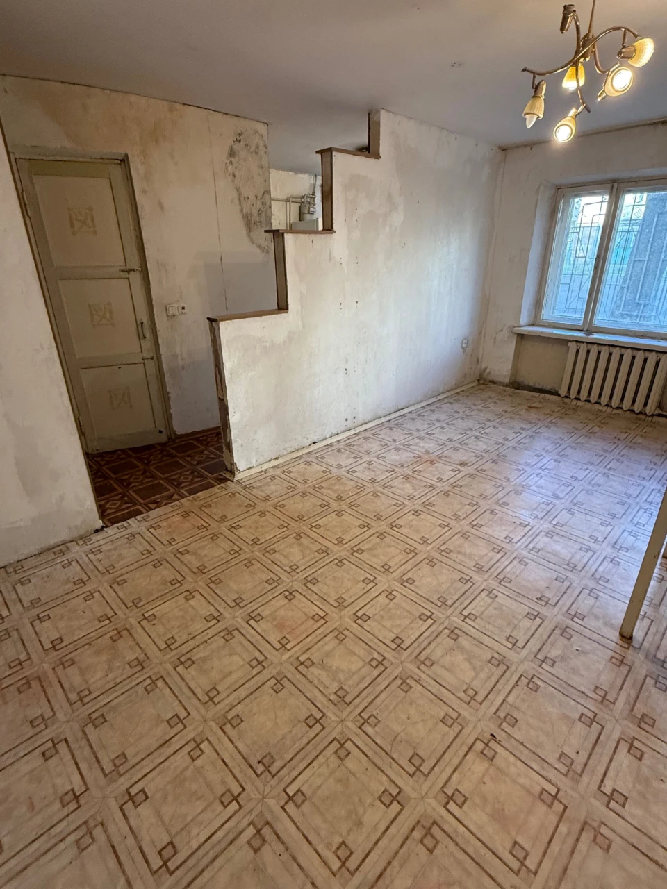 Продам 1 кім в центрі Чорноморську