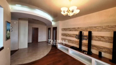 Продам 3-кімнатну квартиру 107 м.кв. з гарним ремонтом.