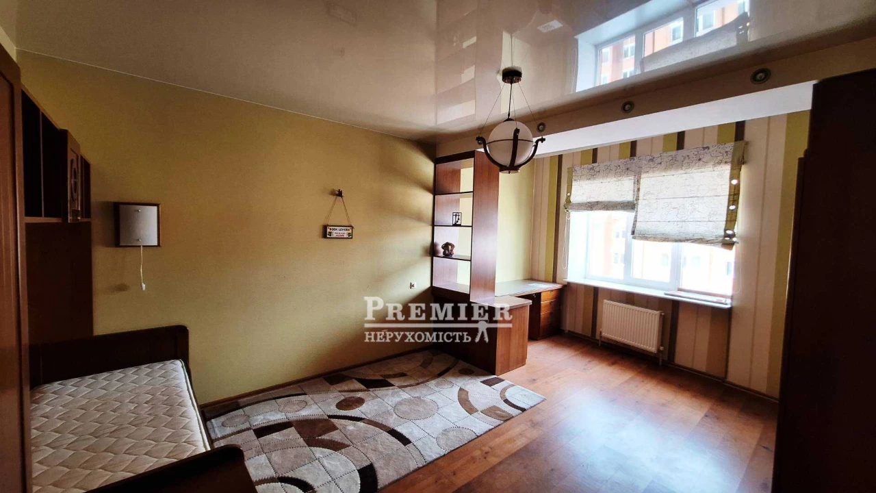Продам 3-кімнатну квартиру 107 м.кв. з гарним ремонтом.