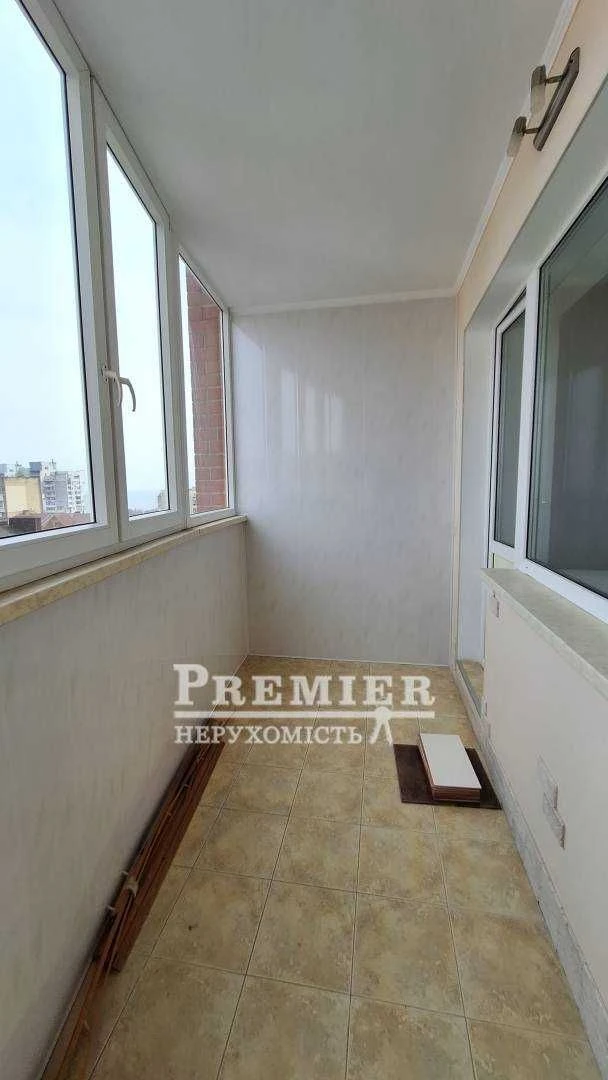 Продам 3-кімнатну квартиру 107 м.кв. з гарним ремонтом.