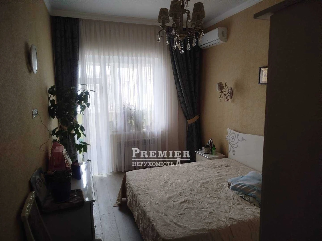 У продажу простора 3 кім. квартира у м. Чорноморськ