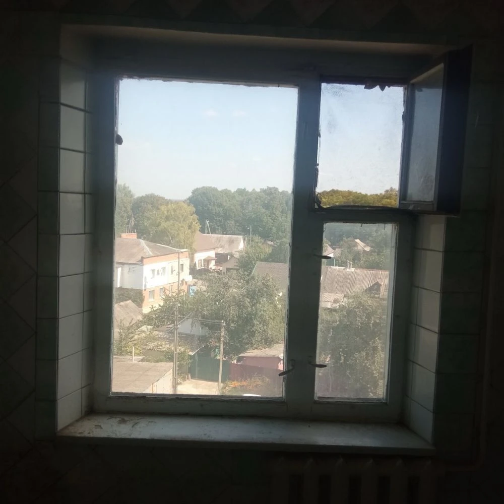 Продам 2-х кімнатну квартиру з коморкою м. Карлівка мр «Мрія