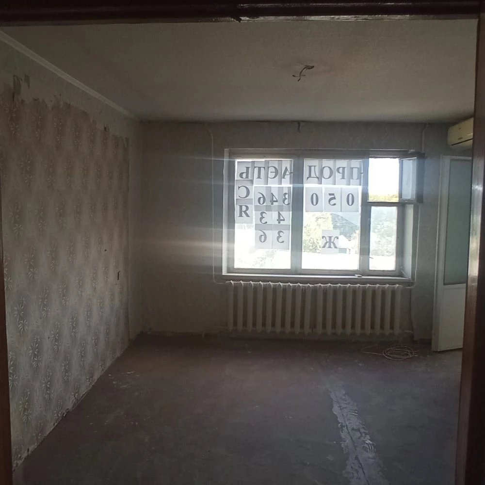 Продам 2-х кімнатну квартиру з коморкою м. Карлівка мр «Мрія