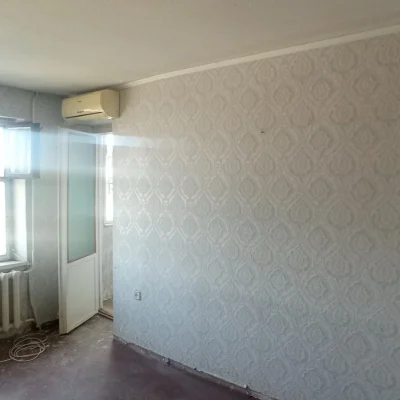 Продам 2-х кімнатну квартиру з коморкою м. Карлівка мр «Мрія