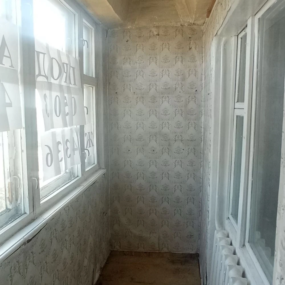 Продам 2-х кімнатну квартиру з коморкою м. Карлівка мр «Мрія