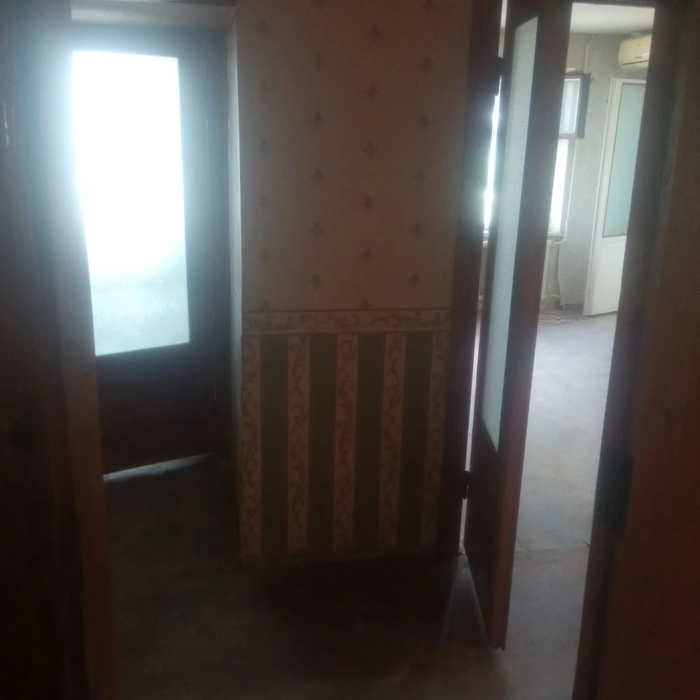 Продам 2-х кімнатну квартиру з коморкою м. Карлівка мр «Мрія