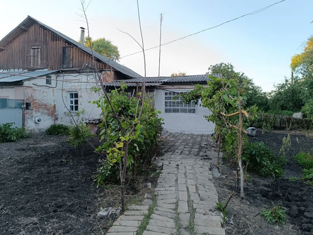 Квартира, гараж, літня кухня