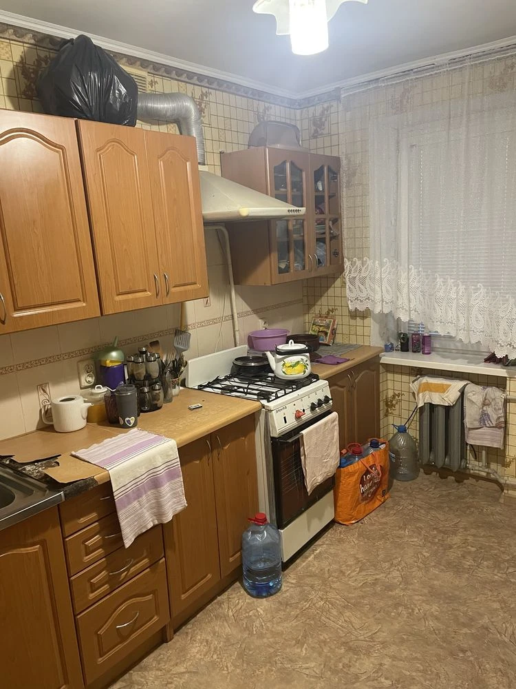 Продається  2-х кімнатна квартира біля скверу Феррекспо