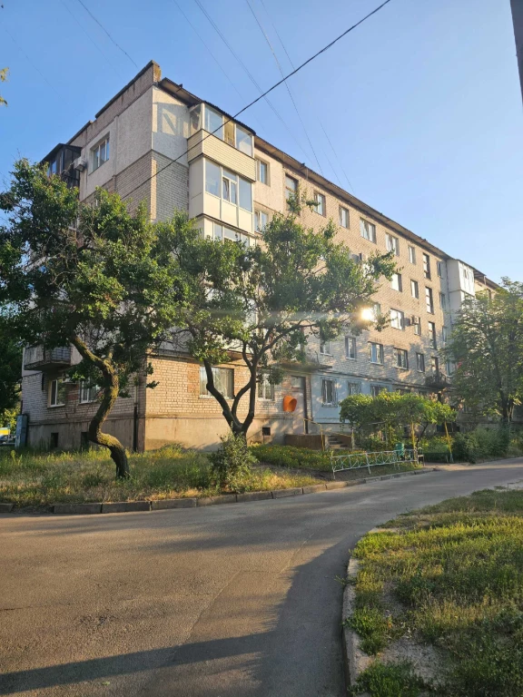 Продаж 3-кімнатної квартири в районі чорного АТБ