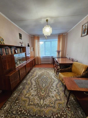 Продаж 3-кімнатної квартири в районі чорного АТБ