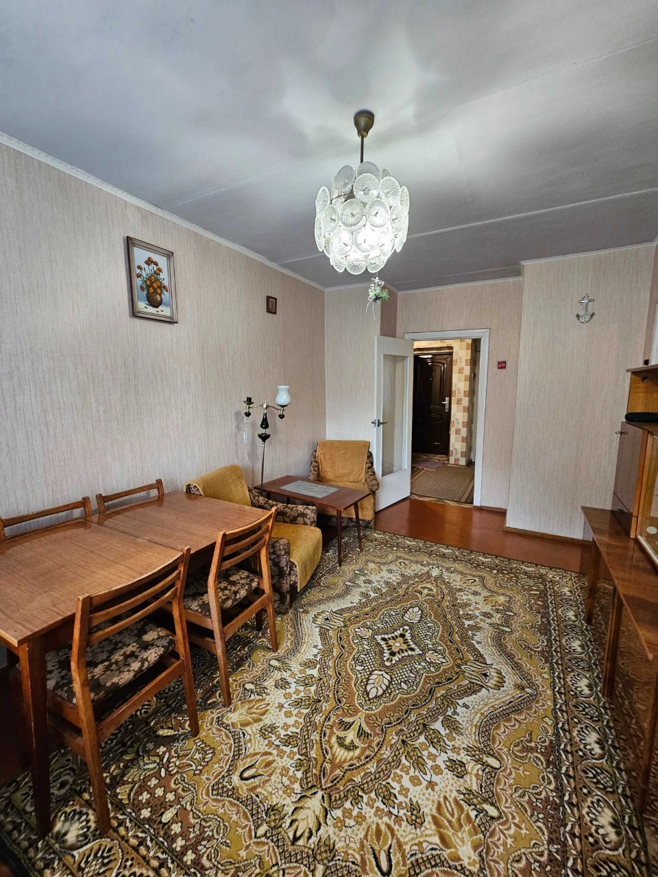 Продаж 3-кімнатної квартири в районі чорного АТБ