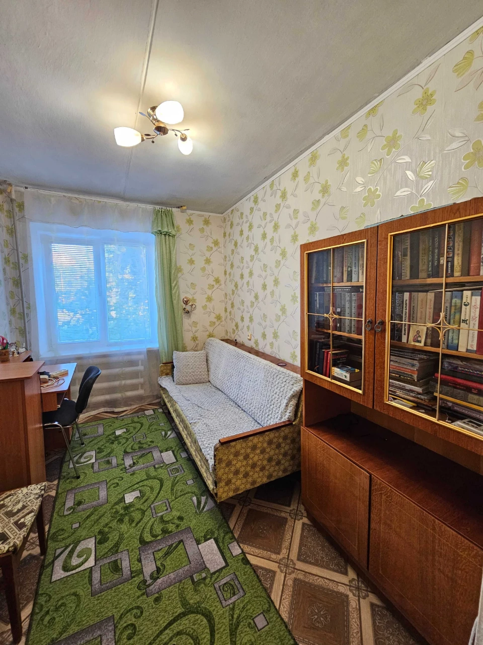 Продаж 3-кімнатної квартири в районі чорного АТБ