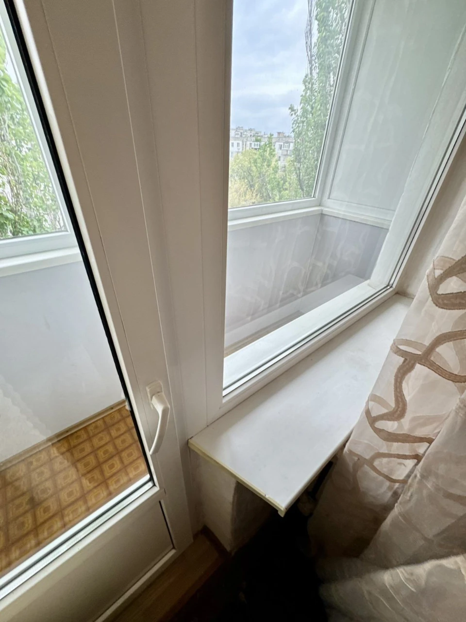 2-bedroom apartment " є відновлення"