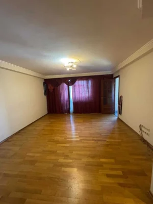 Продається чотирикімнатна квартира, центр міста