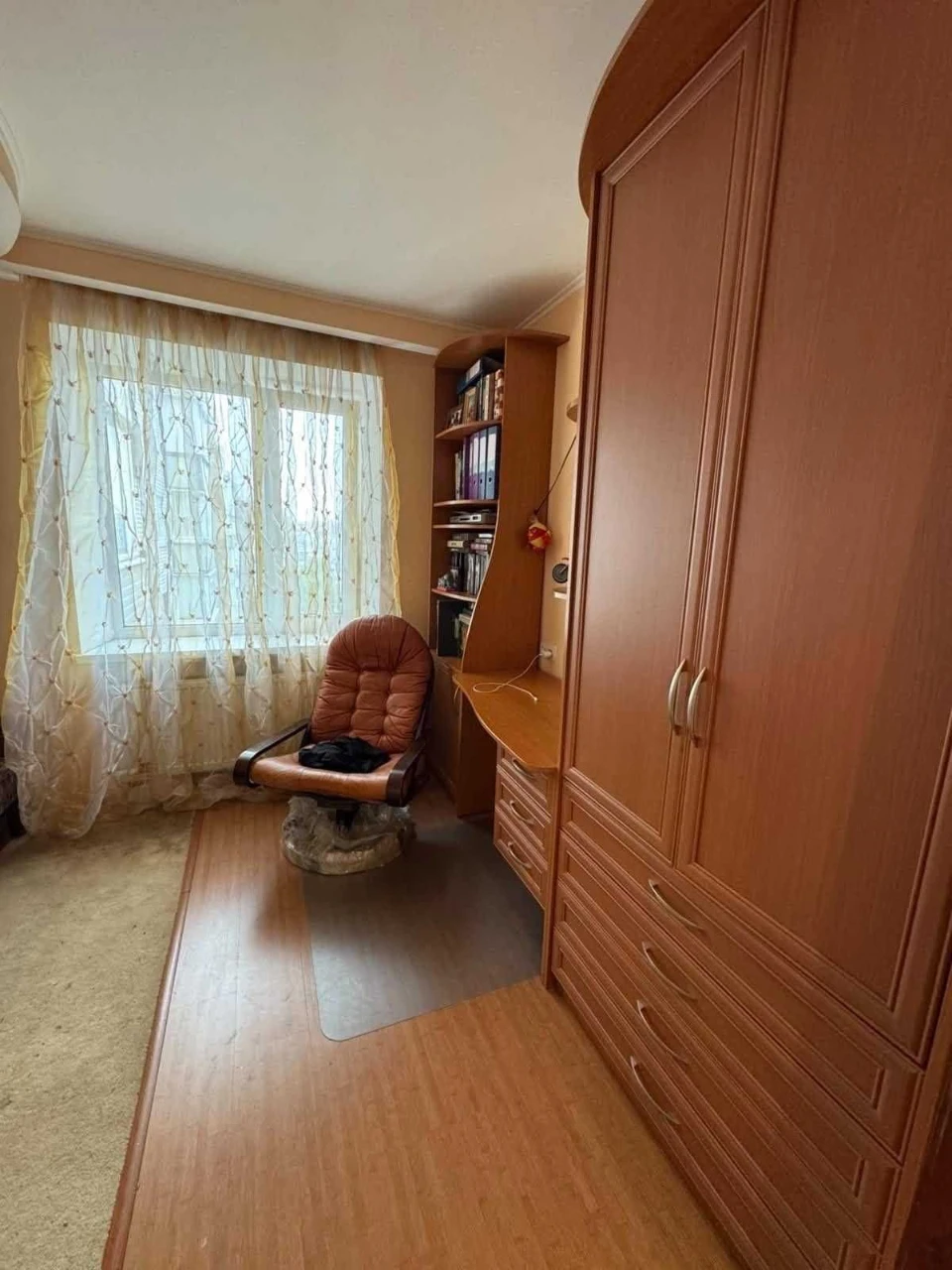 Продається чотирикімнатна квартира, центр міста
