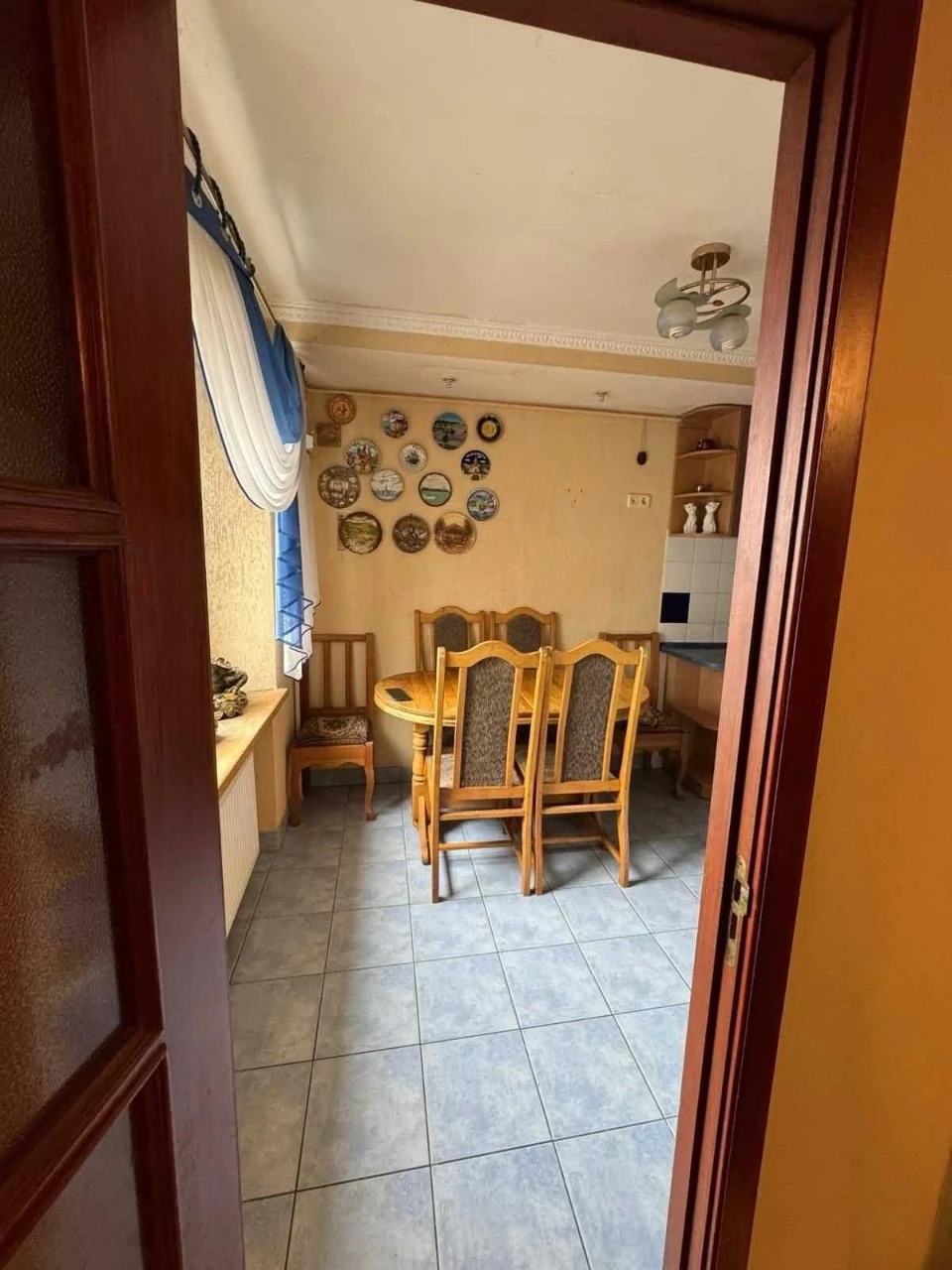 Продається чотирикімнатна квартира, центр міста