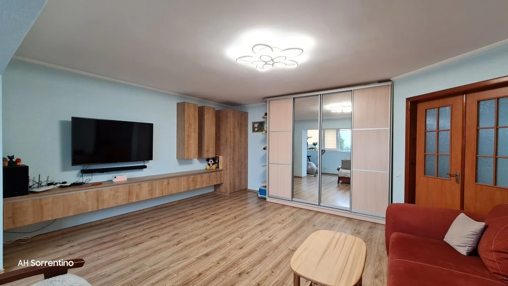 Sale of a 2-room apartment 72 m² with furniture and appliances!