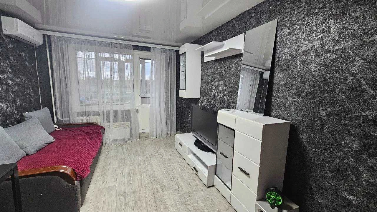 Sale of a 3-bedroom apartment near the embankment