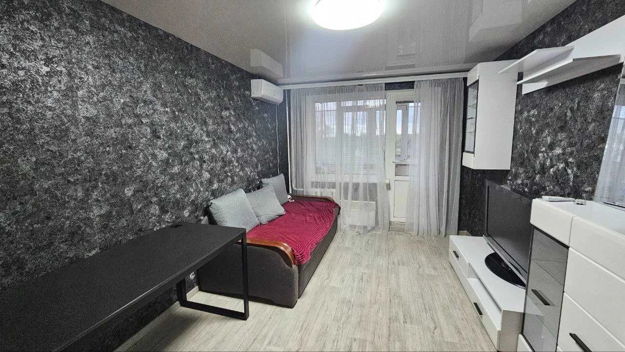 Sale of a 3-bedroom apartment near the embankment