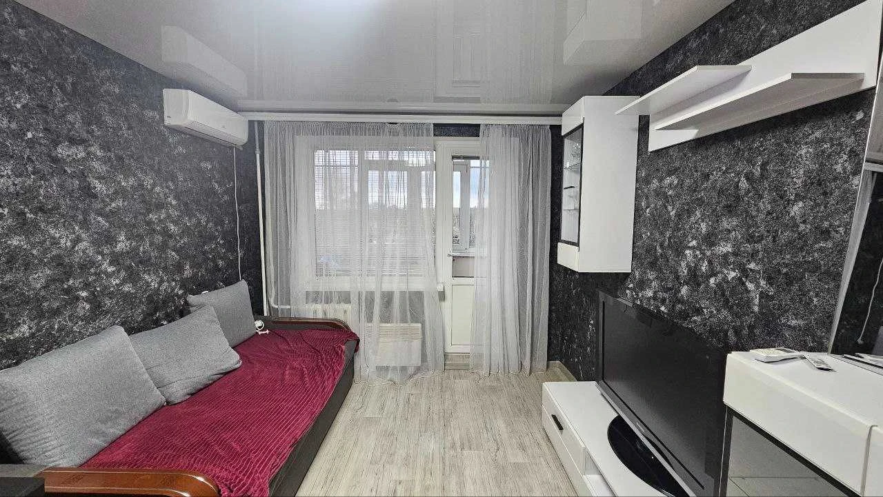 Sale of a 3-bedroom apartment near the embankment