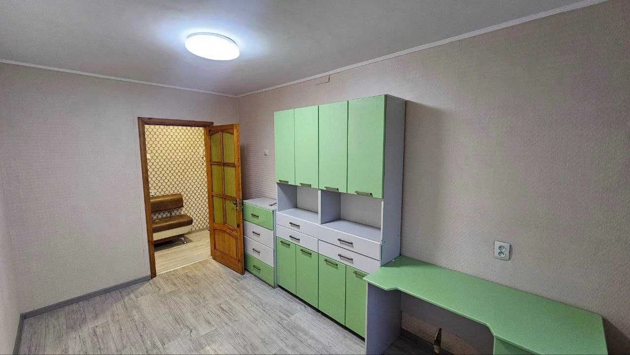 Sale of a 3-bedroom apartment near the embankment